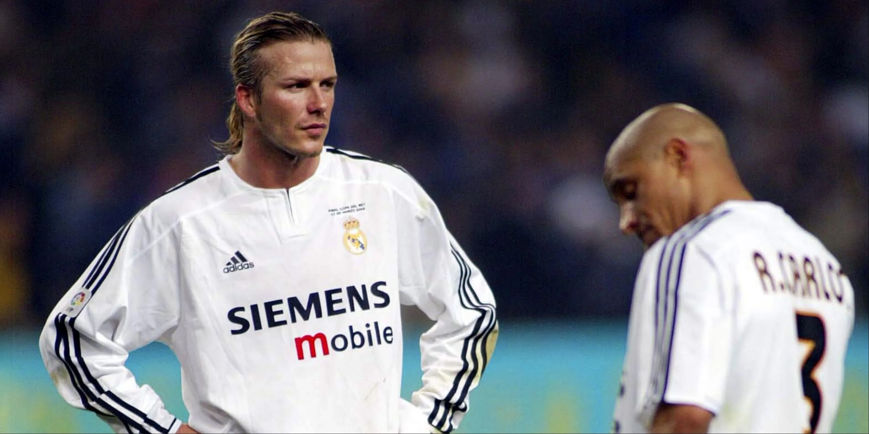 David Beckham và Roberto Carlos trong màu áo Real Madrid mùa giải 2003/04