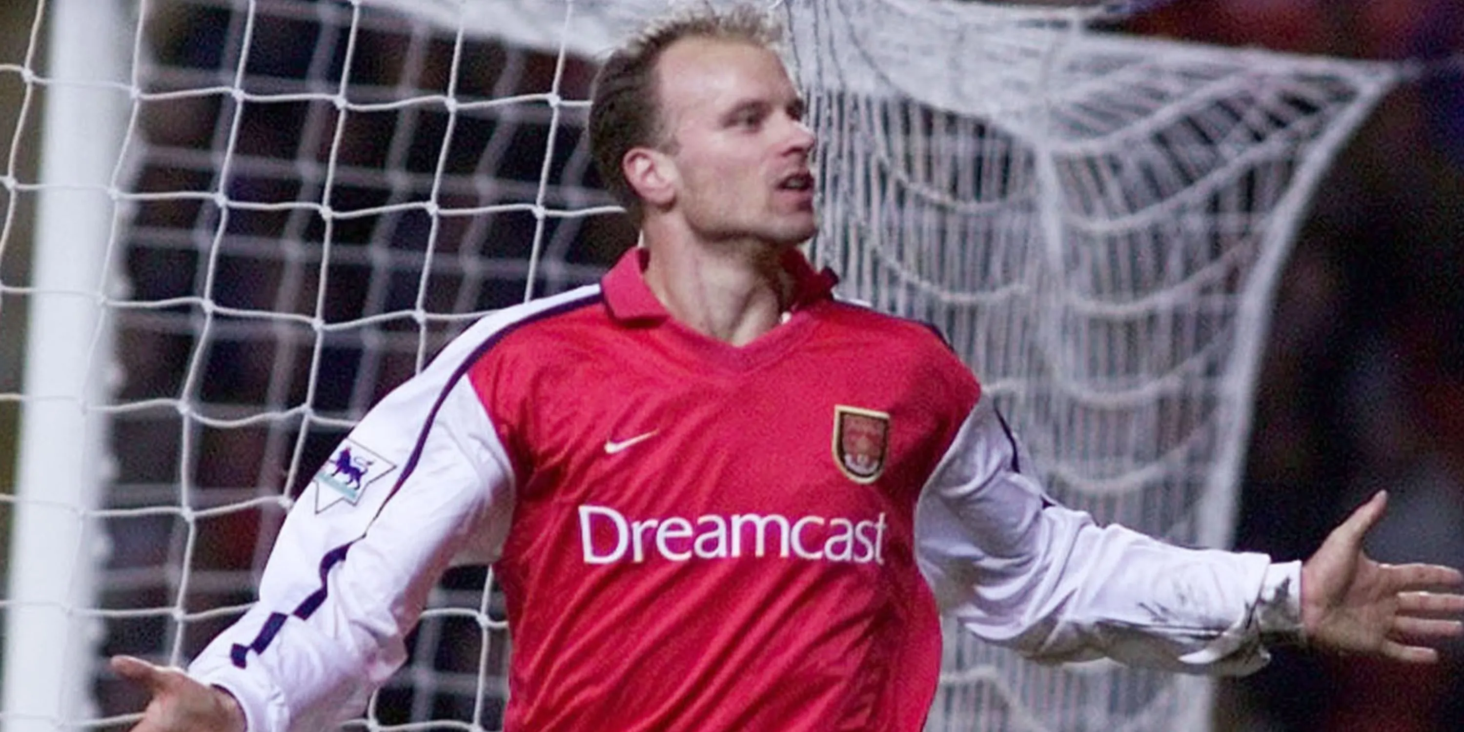 Dennis Bergkamp thi đấu cho Arsenal tại Premier League, một trong những số 10 vĩ đại nhất