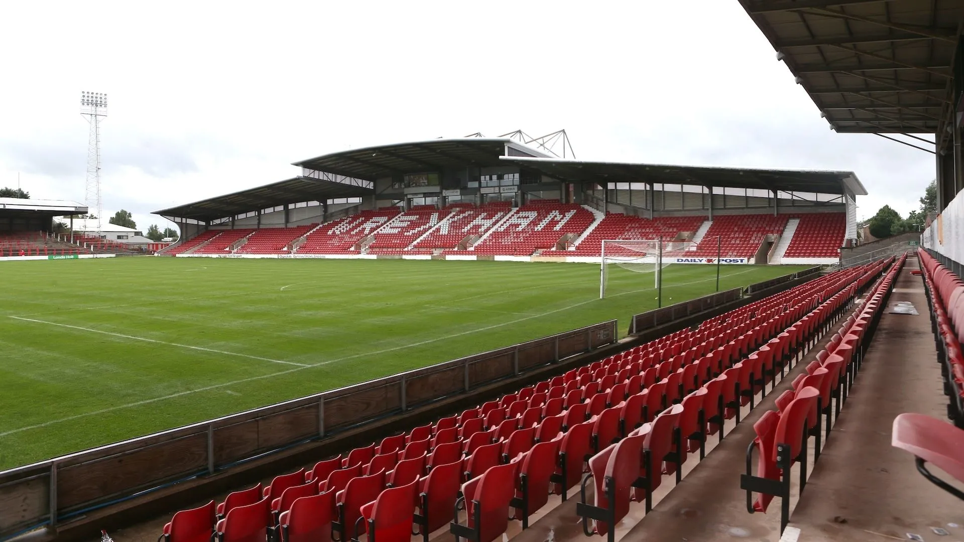 Sân vận động Racecourse Ground của Wrexham nơi Rubin Colwill có thể cập bến