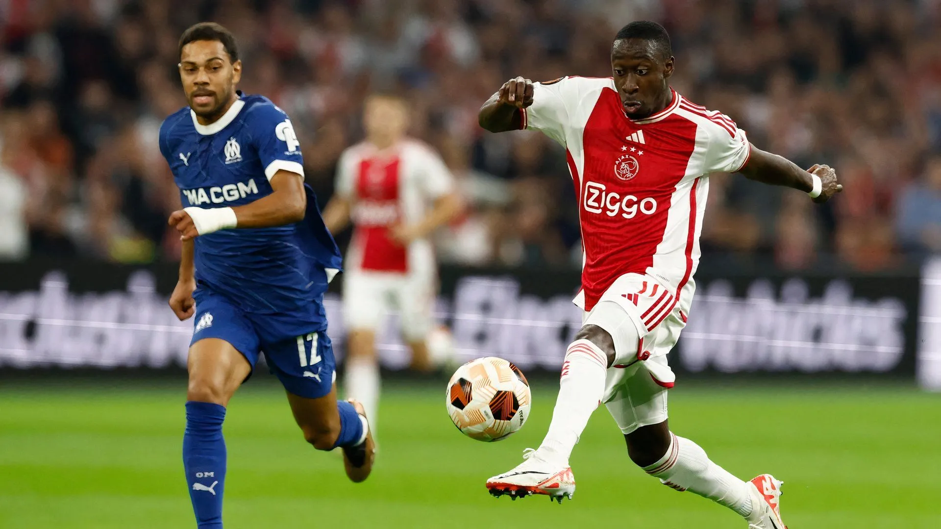 Tiền vệ cánh Carlos Forbs trong màu áo Ajax, nơi sự nghiệp anh chững lại trước khi tìm kiếm cơ hội mới