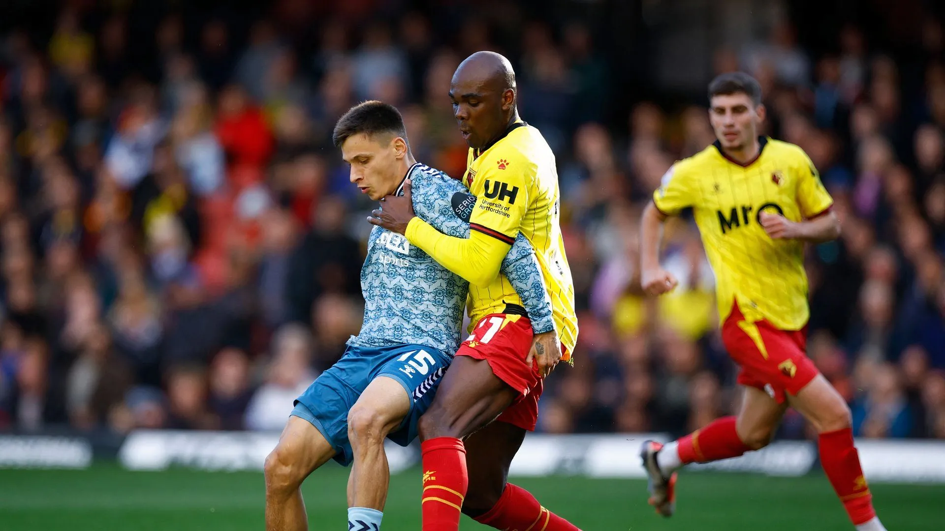Trung vệ Angelo Ogbonna của Watford đối mặt tương lai bất định