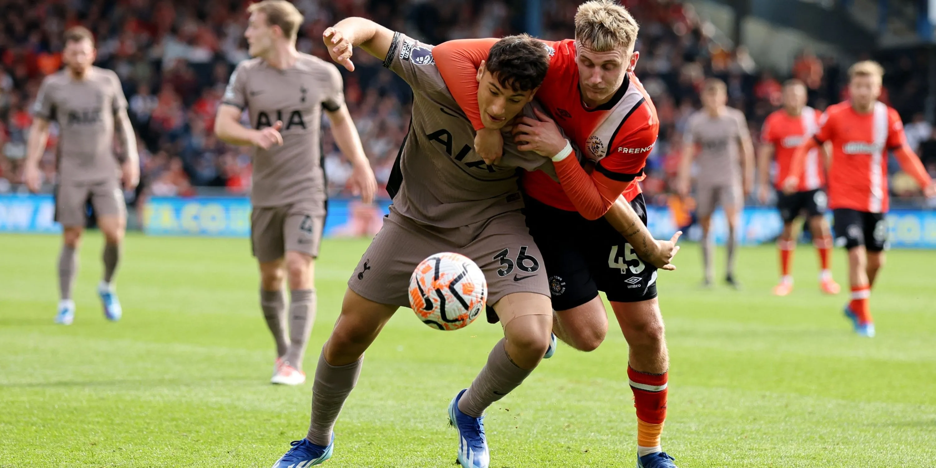 Alejo Veliz trong màu áo Tottenham