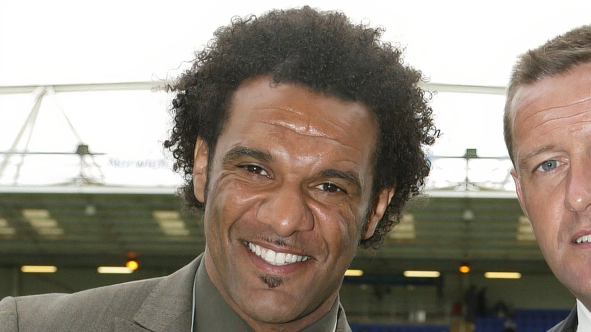 Chuyên gia bóng đá Don Goodman của Sky Sports