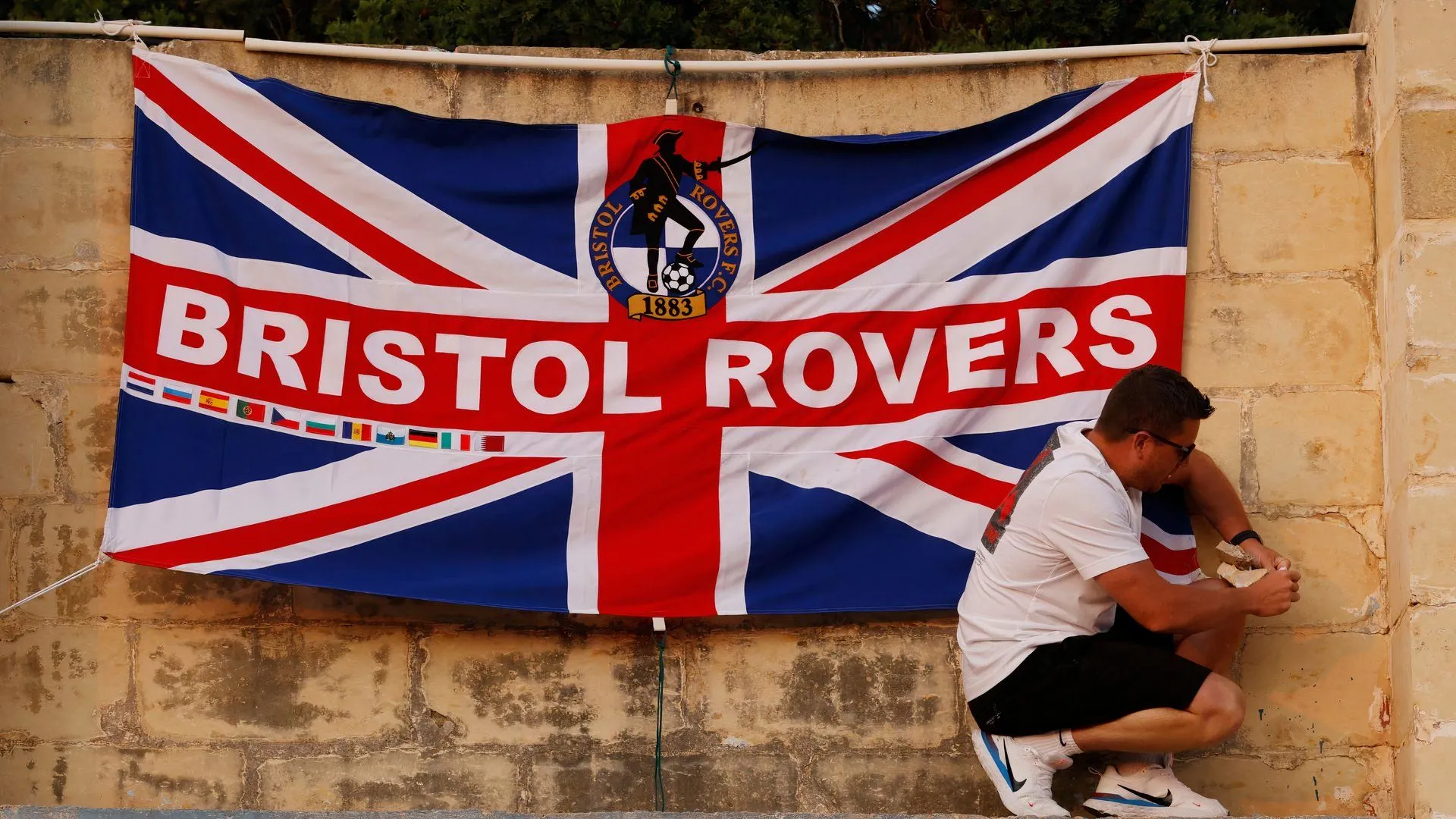 Cờ hiệu của CLB Bristol Rovers, đội bóng được AI nhận định khó lường tại League Two 2025-26