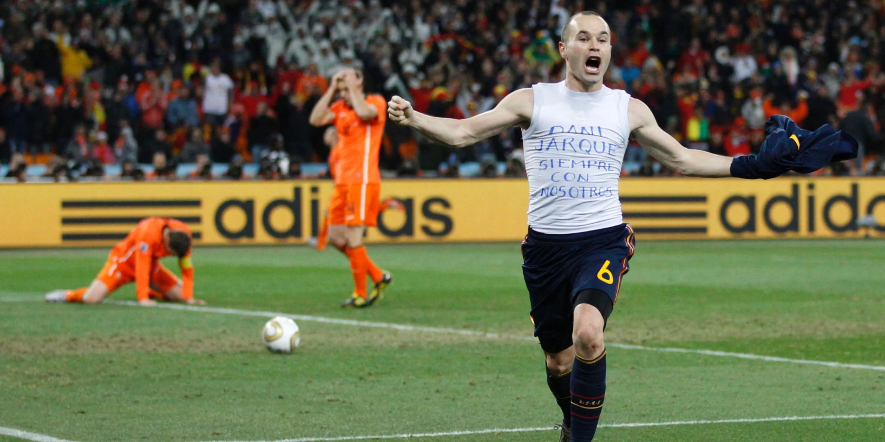 Iniesta ăn mừng bàn thắng giúp Tây Ban Nha vô địch World Cup 2010