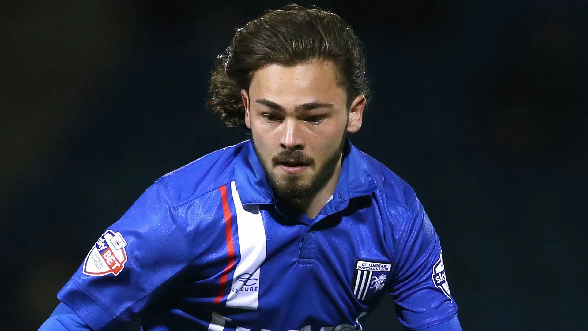 Tiền vệ Bradley Dack ăn mừng bàn thắng trong màu áo Gillingham