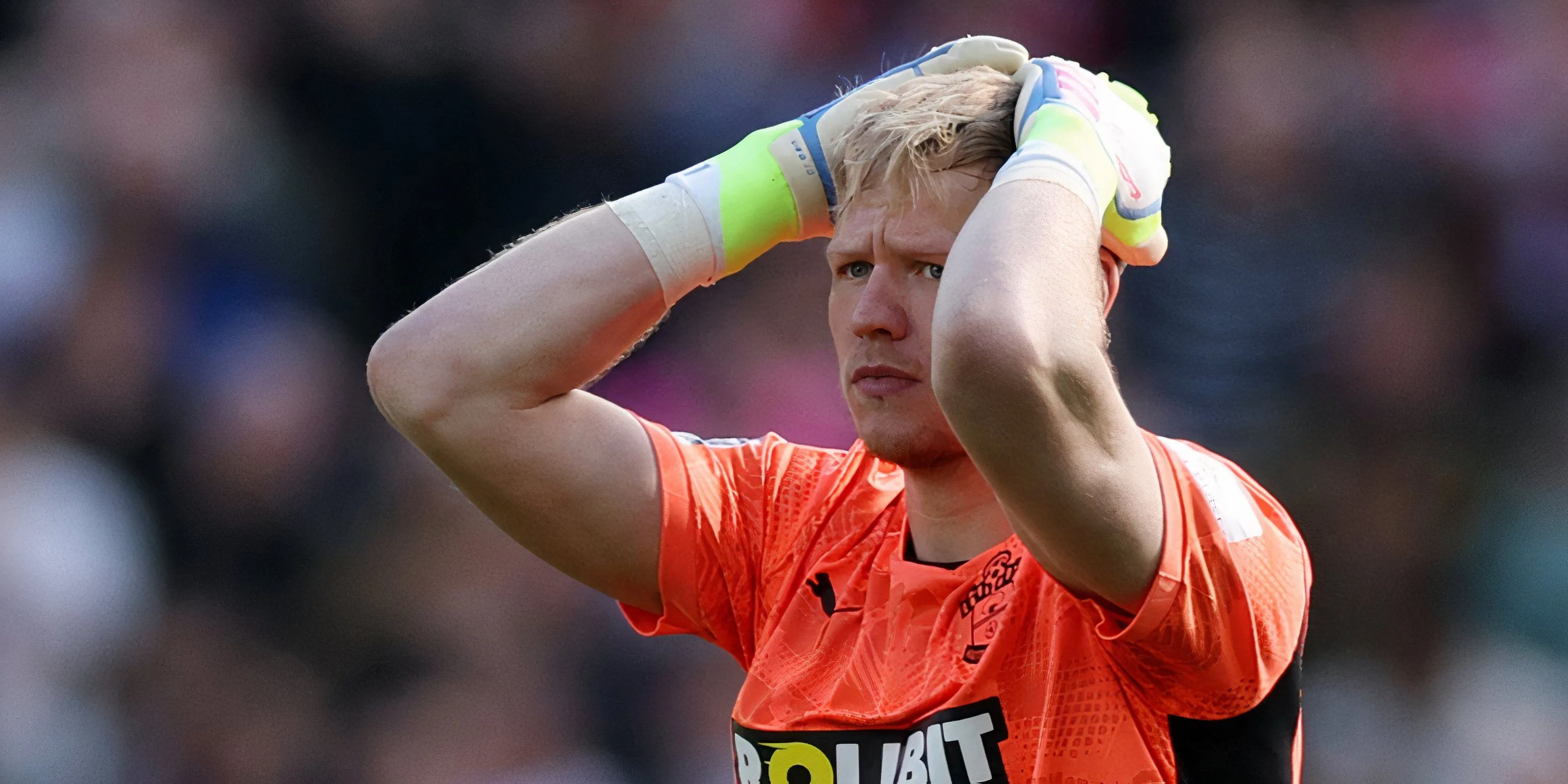 Aaron Ramsdale, thủ môn từng khoác áo Southampton tại Premier League, với phong độ gây thất vọng
