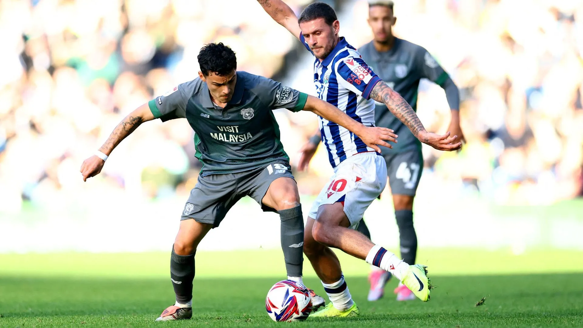 Alex Robertson - tiền vệ tài năng của Cardiff City đang được nhiều CLB Championship săn đón