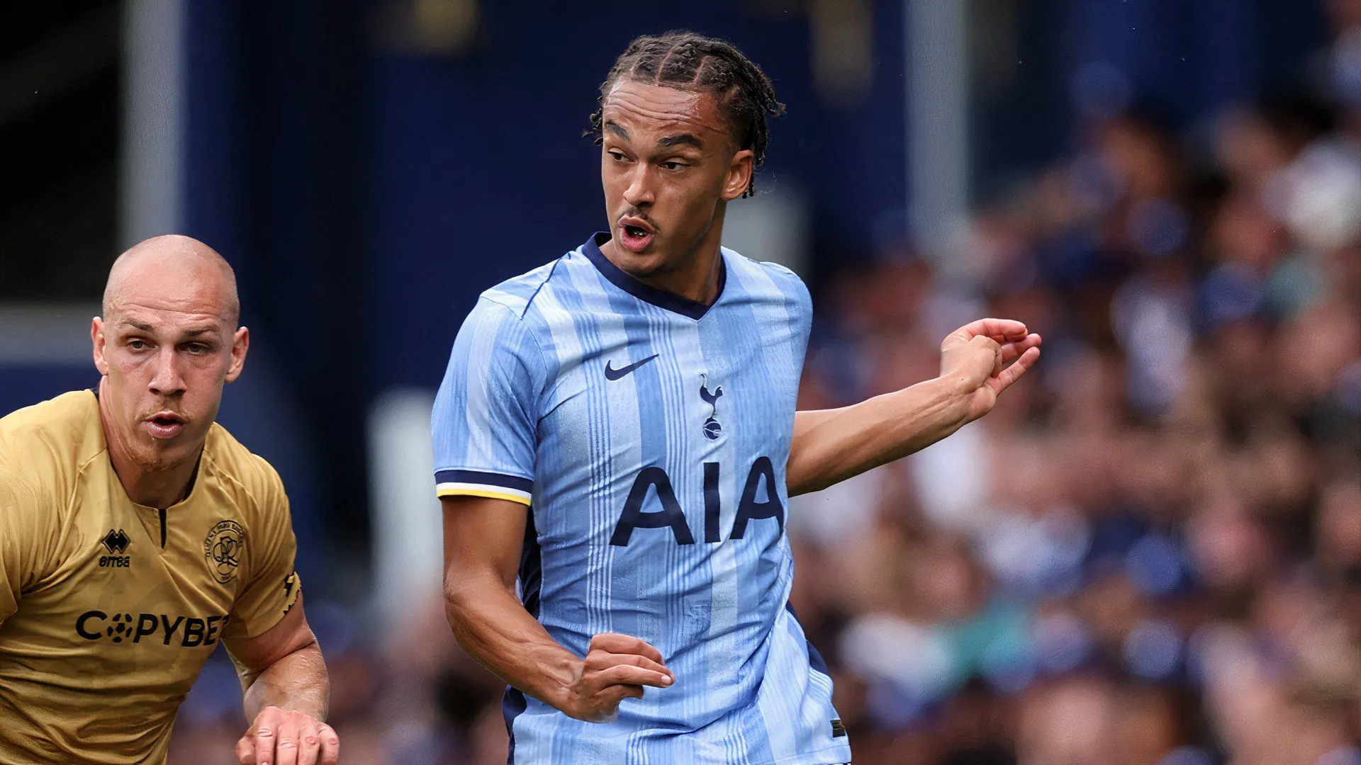Ashley Phillips trong màu áo Tottenham Hotspur, trước khi được cho mượn trở lại Stoke City