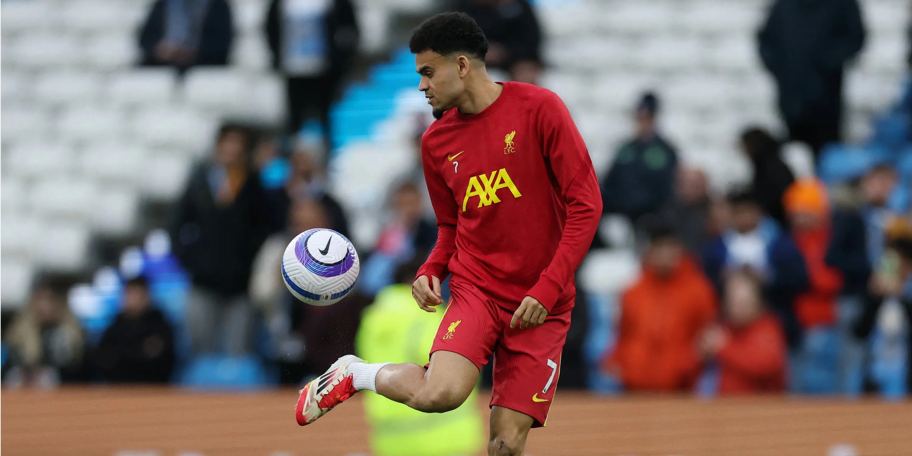 Cầu thủ chạy cánh Luis Diaz của Liverpool đối mặt tương lai không chắc chắn