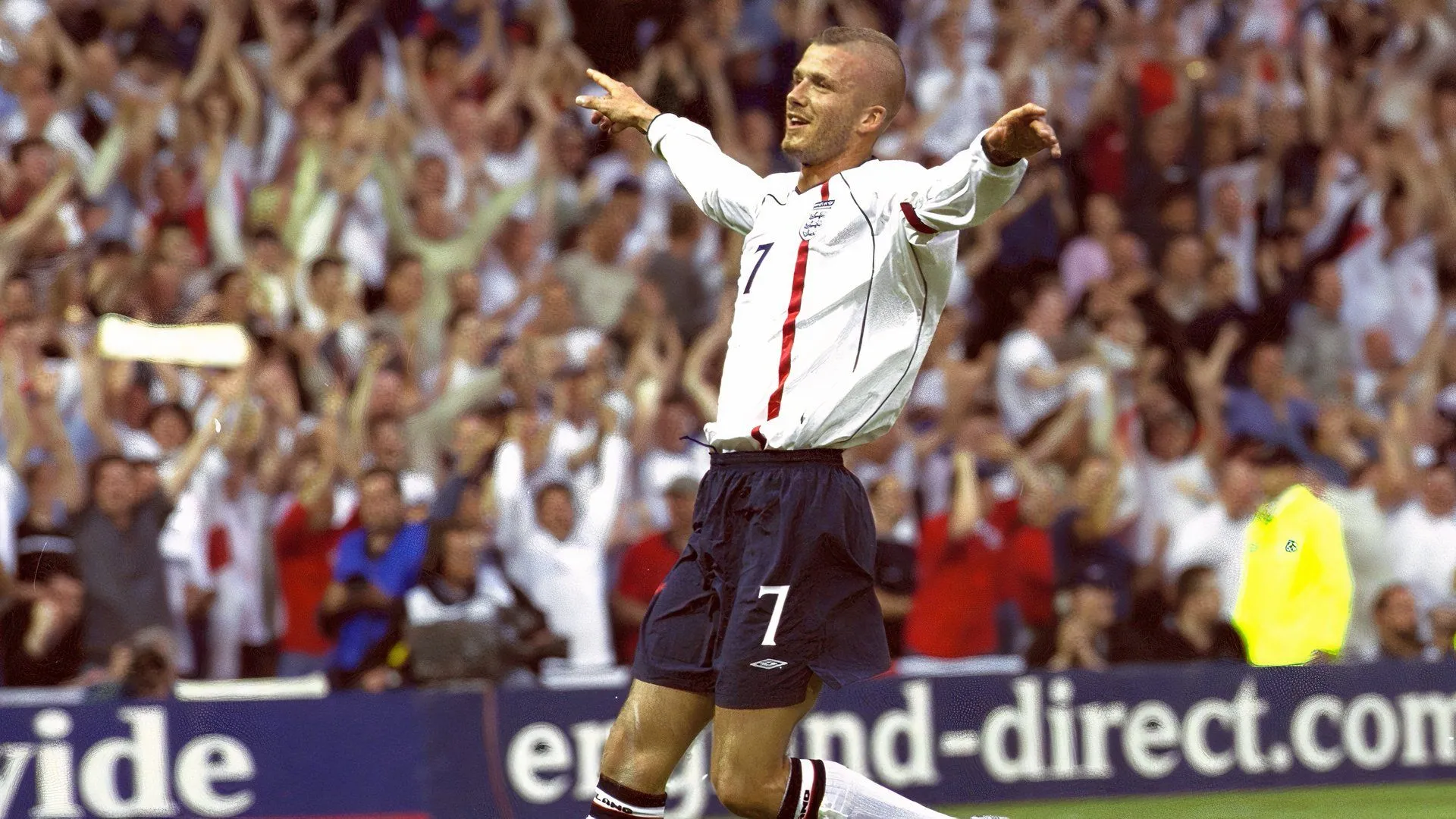David Beckham thời trẻ ăn mừng bàn thắng, từng chơi cho Preston North End tại giải Hạng Nhất Anh