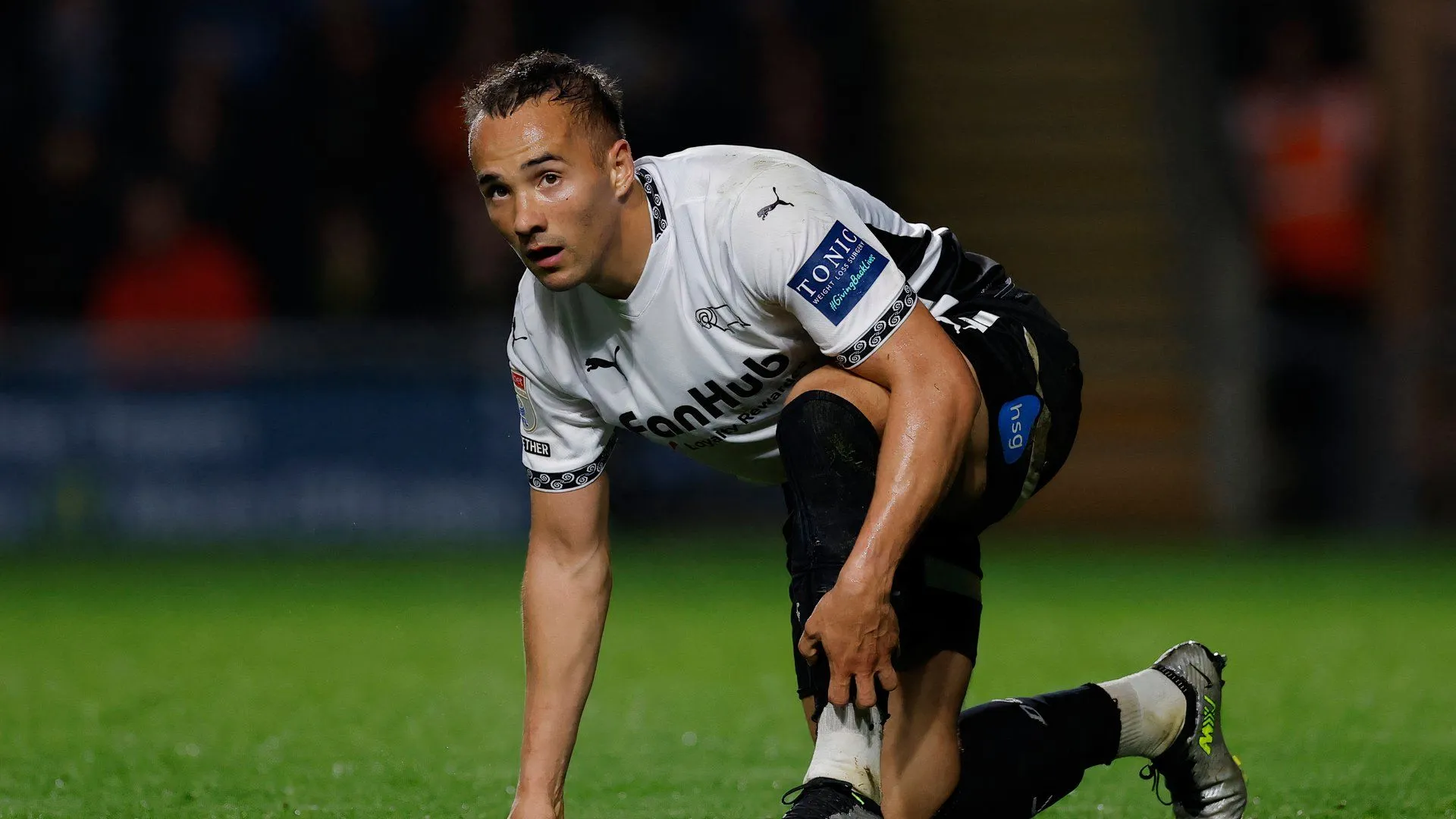 Hậu vệ cánh Kane Wilson của Derby County
