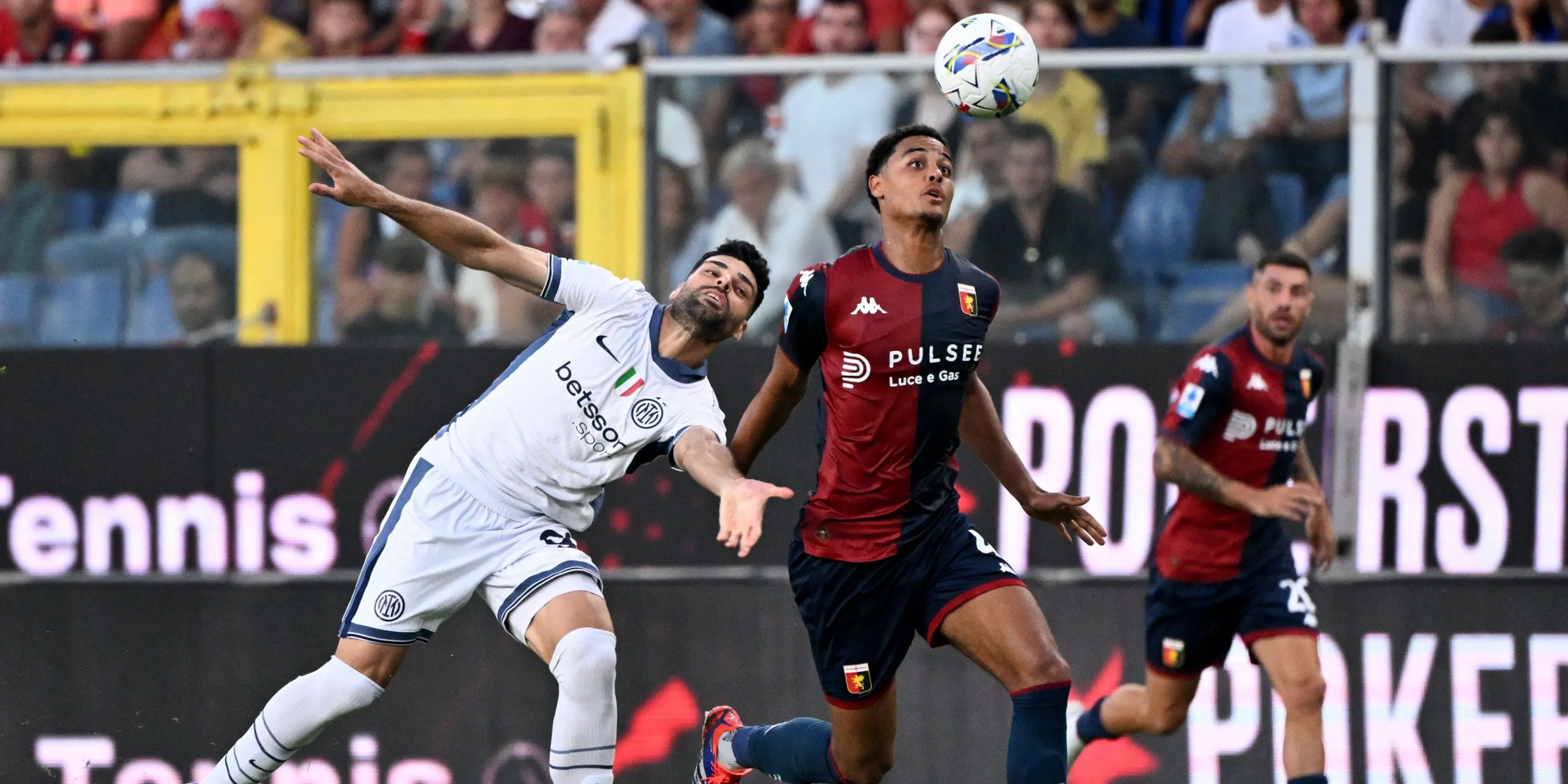 Hậu vệ Koni de Winter của Genoa đang được nhiều câu lạc bộ hàng đầu săn đón