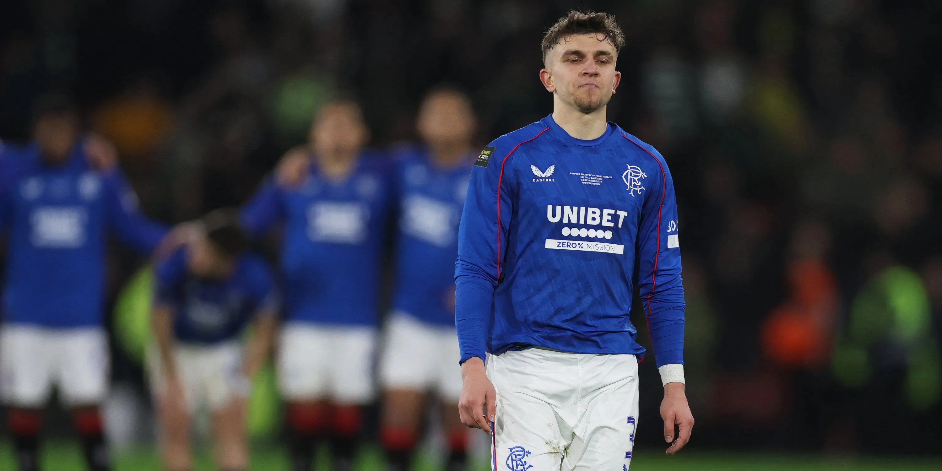 Hậu vệ trái Ridvan Yilmaz trong màu áo Rangers trên sân Ibrox