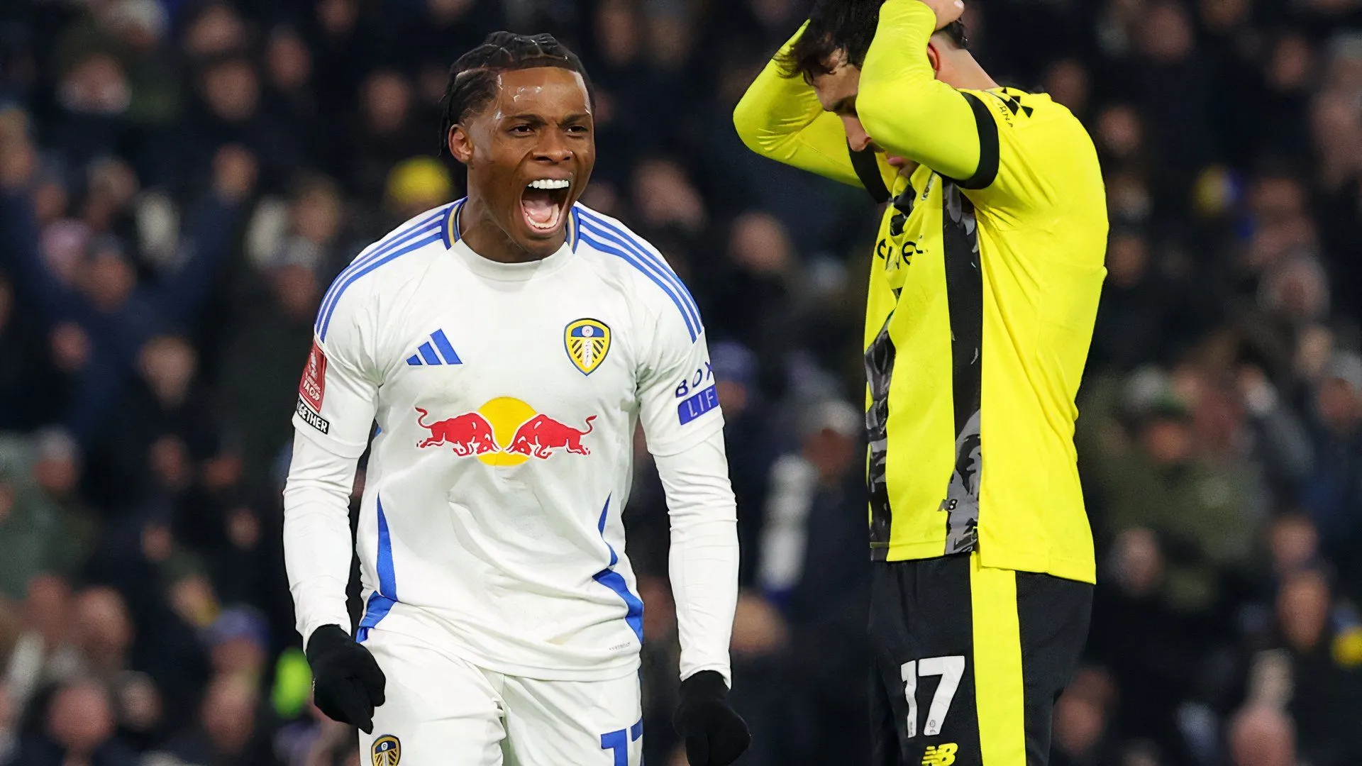 Largie Ramazani của Leeds United, tiền vệ cánh có kinh nghiệm thi đấu La Liga