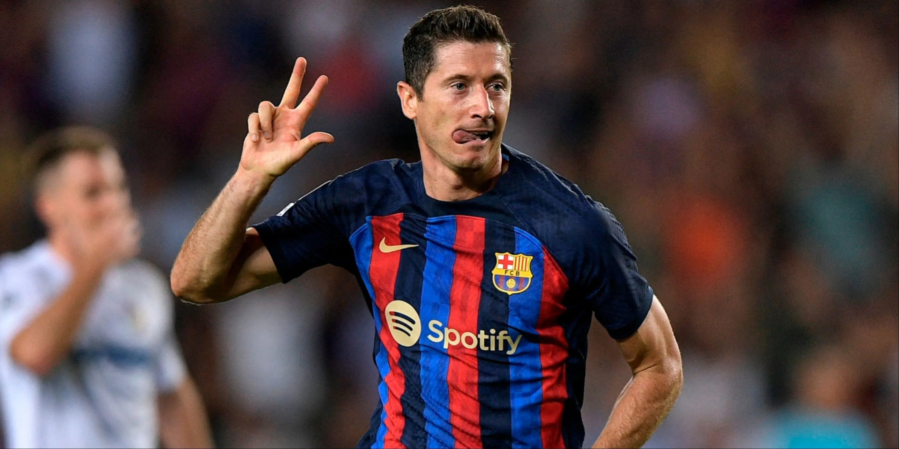 Robert Lewandowski ăn mừng bàn thắng cùng Barcelona, thể hiện sự lạnh lùng trên chấm 11m