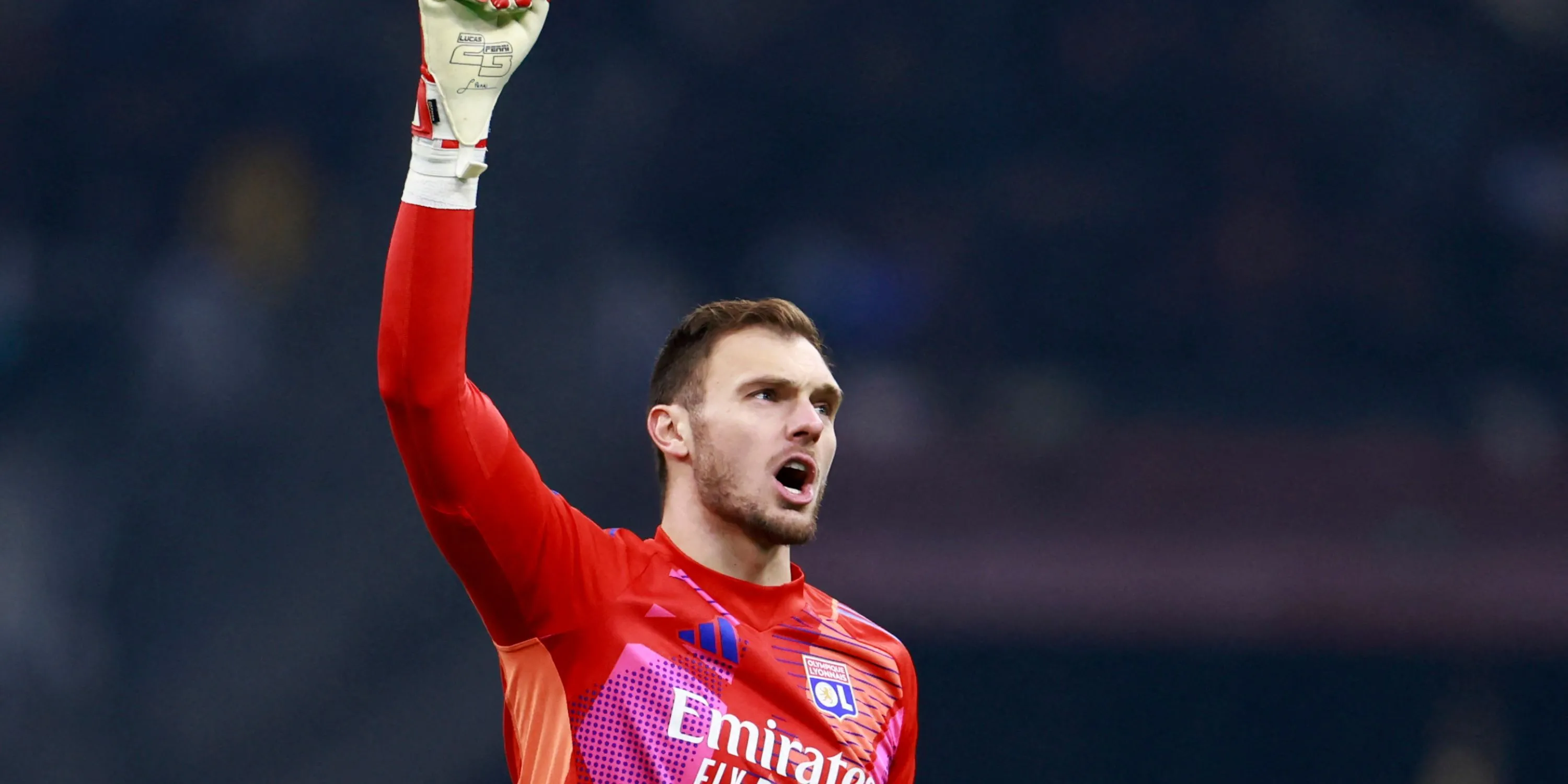 Thủ môn Lucas Perri của Lyon, mục tiêu chuyển nhượng hàng đầu của Leeds United.