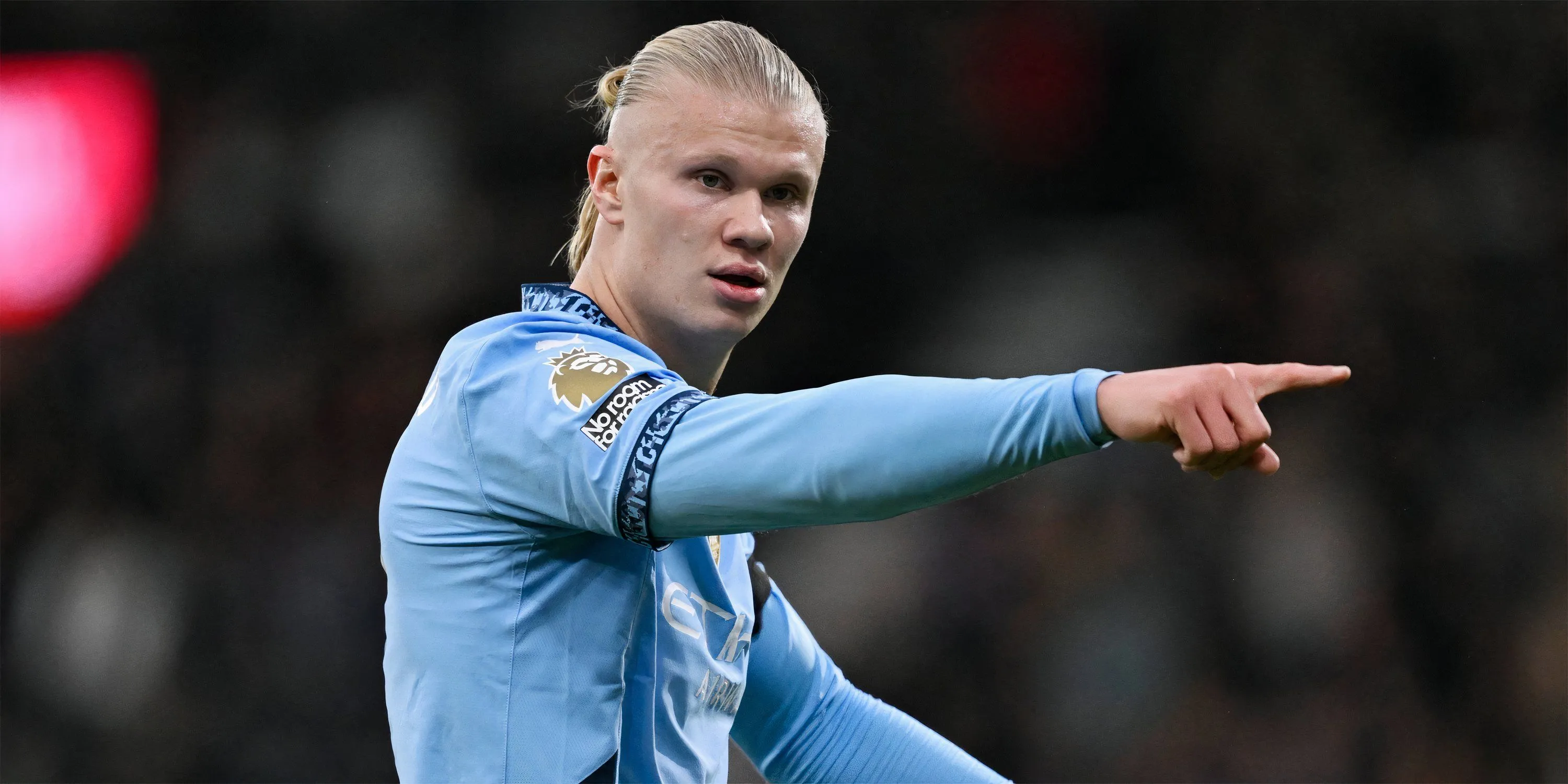Tiền đạo Erling Haaland của Manchester City trong một pha bóng, với khả năng sút penalty đáng gờm