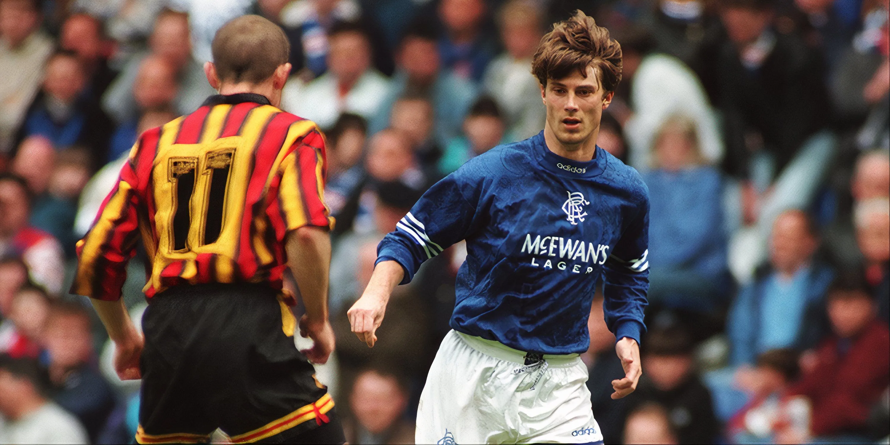 Tiền vệ tài hoa Brian Laudrup trong màu áo Rangers