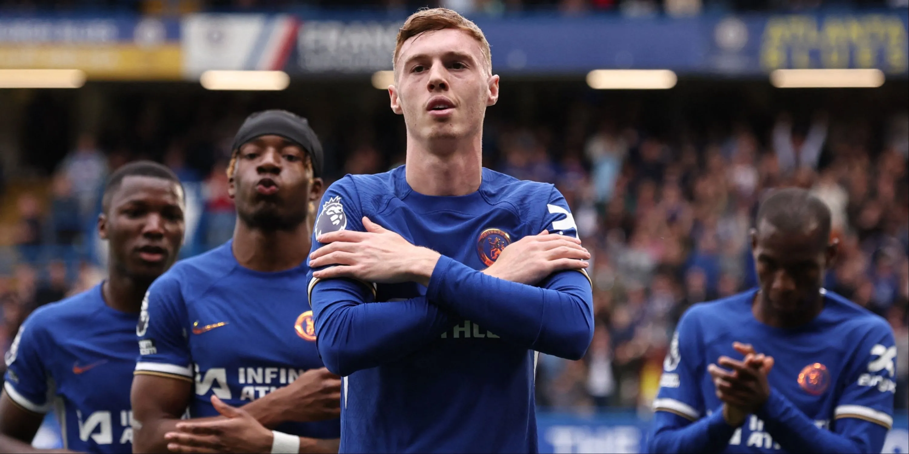 Cole Palmer và đồng đội Chelsea ăn mừng, khoảnh khắc khẳng định tài năng của anh.