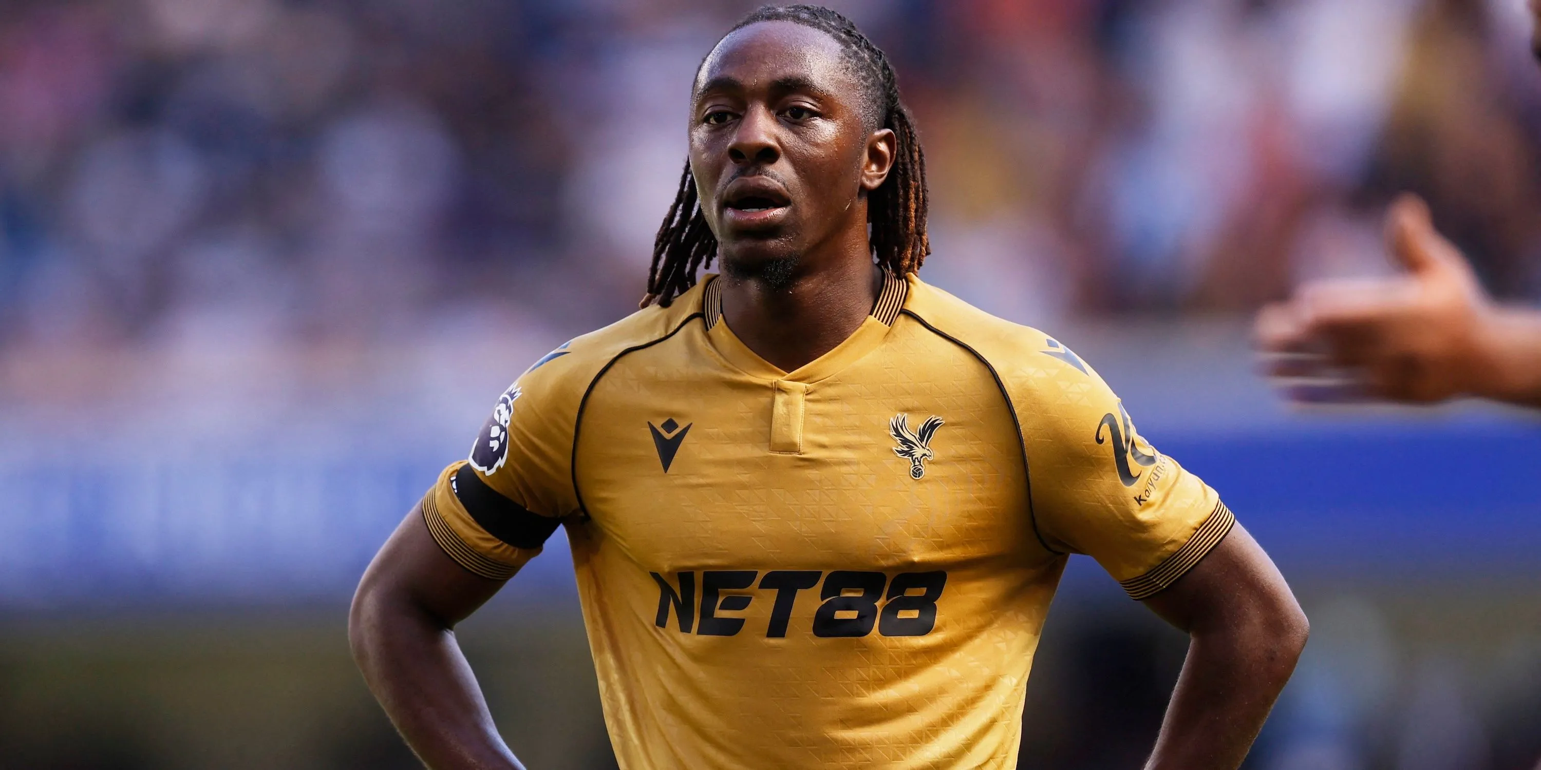 Eberechi Eze trong màu áo Crystal Palace, trước khi chuyển đến Arsenal