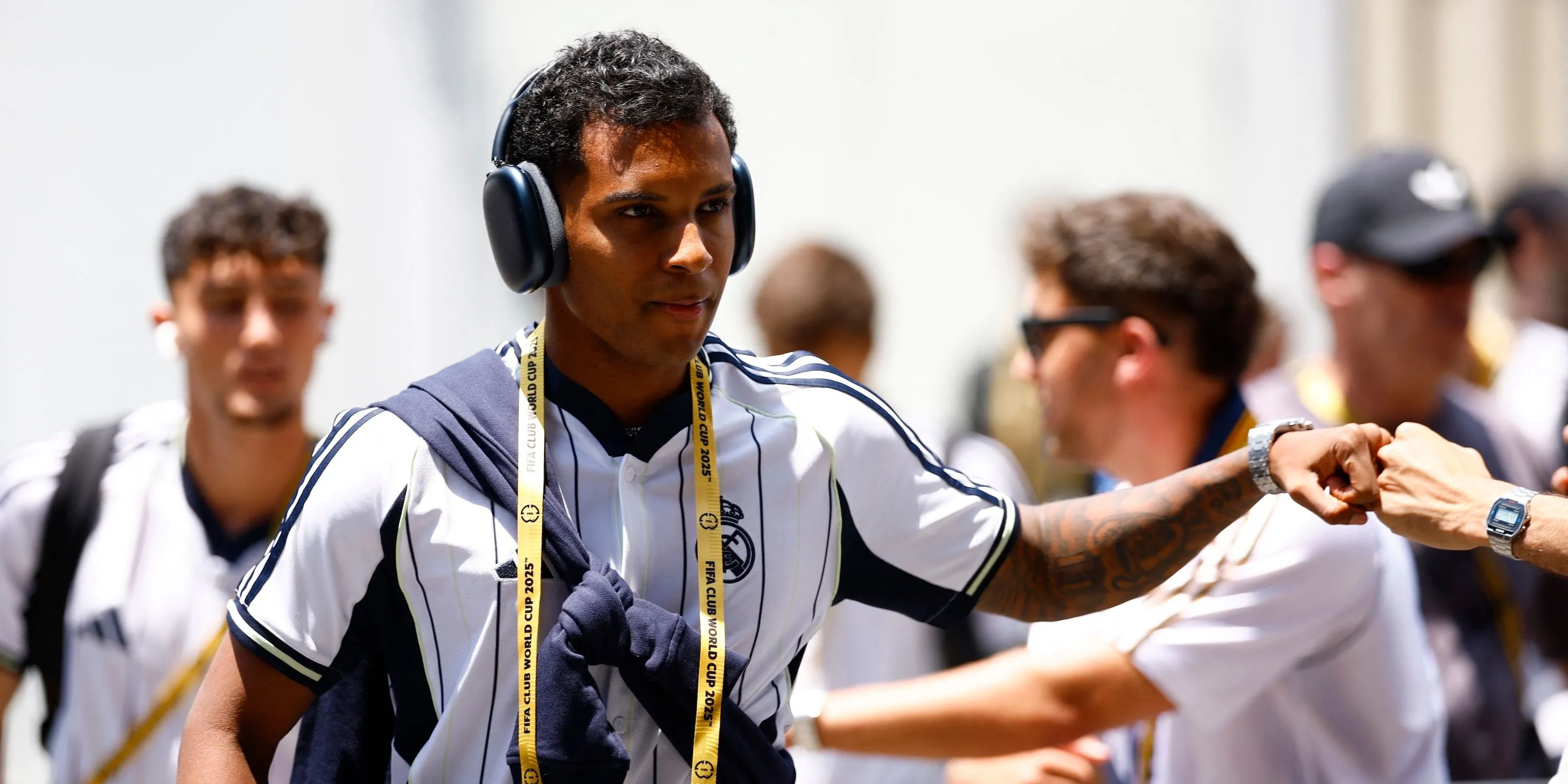 Rodrygo của Real Madrid xuất hiện tại sân vận động trước trận đấu