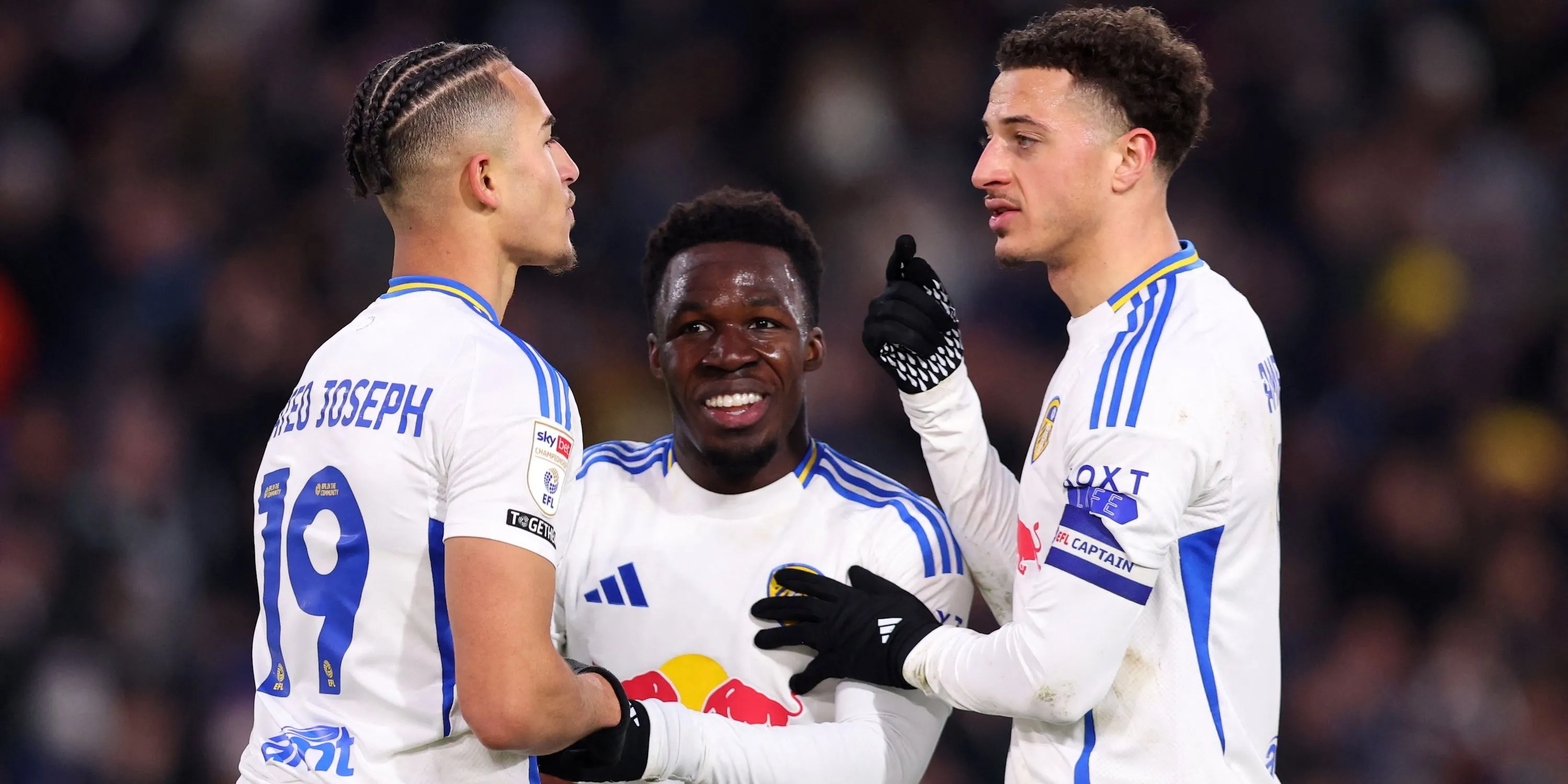 Wilfried Gnonto của Leeds United ăn mừng cùng đồng đội Mateo Joseph và Ethan Ampadu