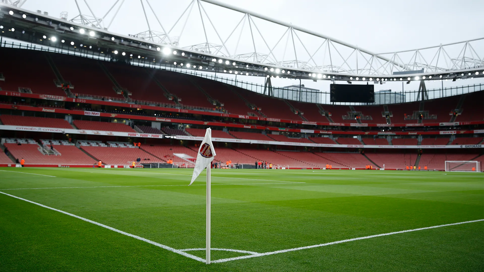 Emirates Stadium - Nhà sân của Arsenal FC nằm tại Holloway, London