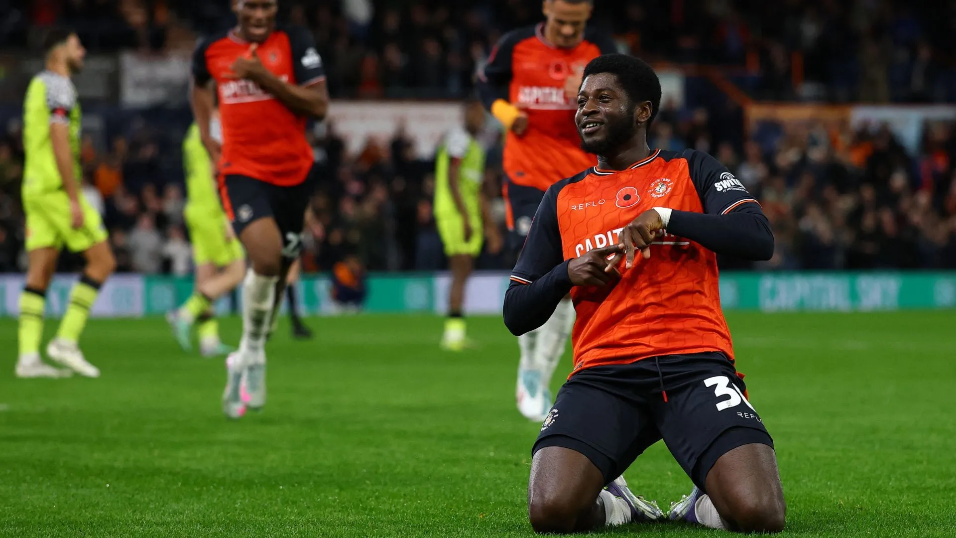 Gideon Kodua - Cầu thủ Luton Town đang là một trong những cầu thủ ghi bàn chính của đội