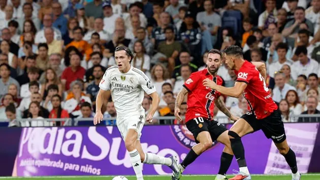 Hậu vệ Real Madrid thể hiện lối chơi toàn diện với khả năng kiểm soát bóng ấn tượng