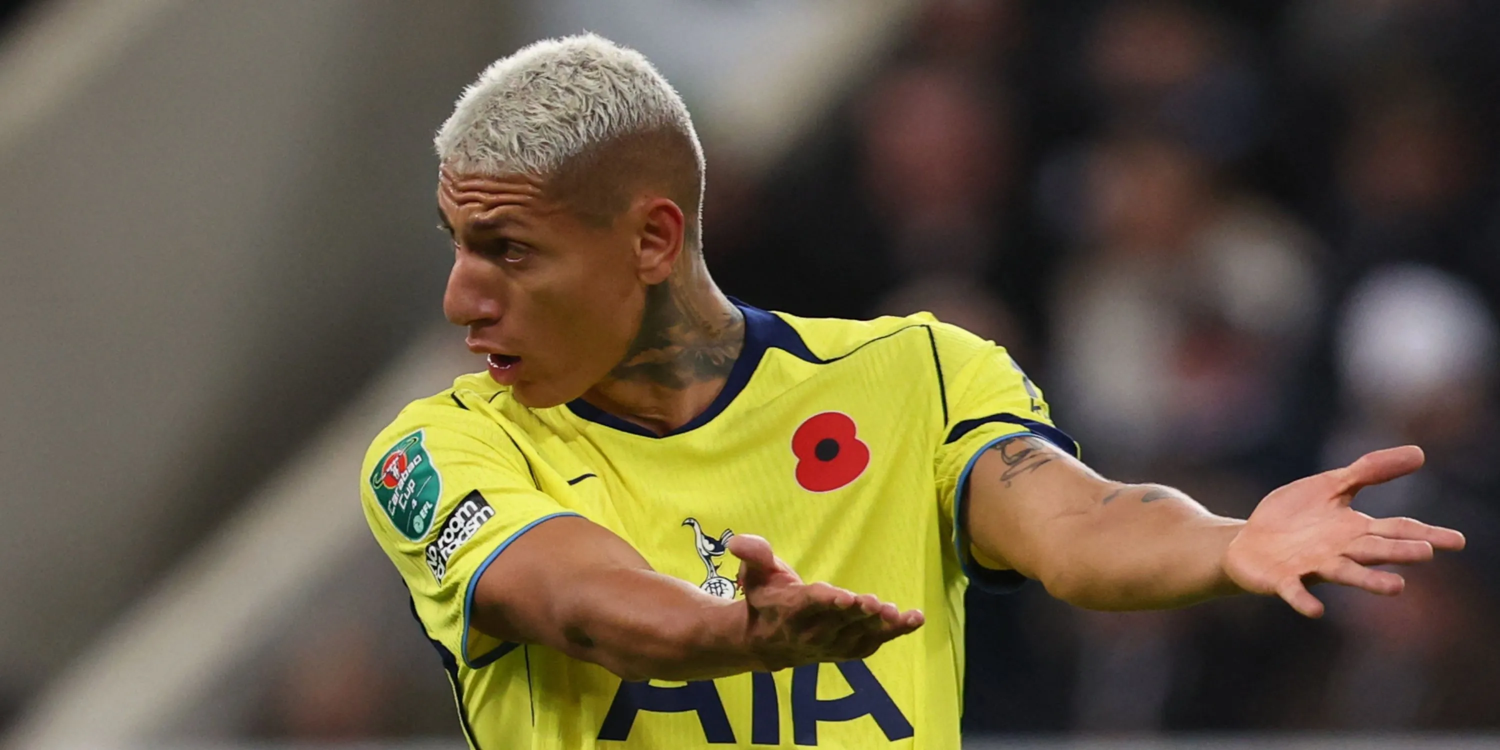 Richarlison khoác áo Tottenham tại một trận Ngoại hạng Anh